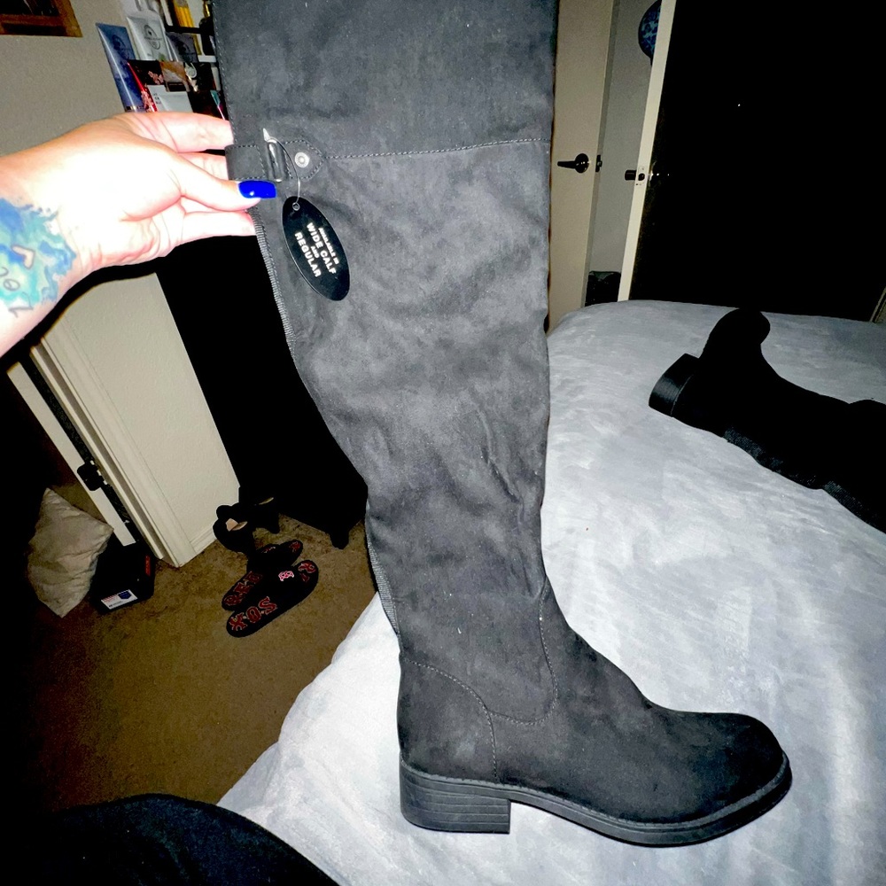Never worn thigh high soft black boots! Very cute! My legs are too short! 😊